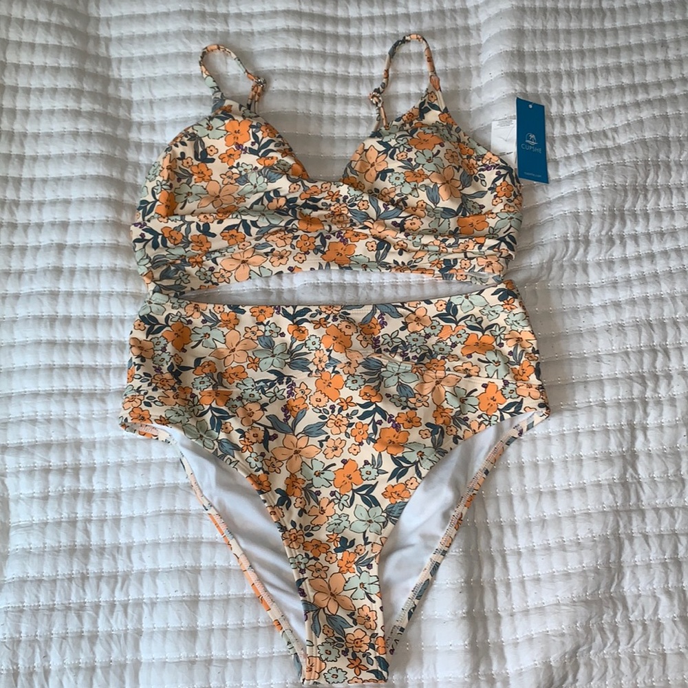 Cupshe Nikon with high waisted bottoms